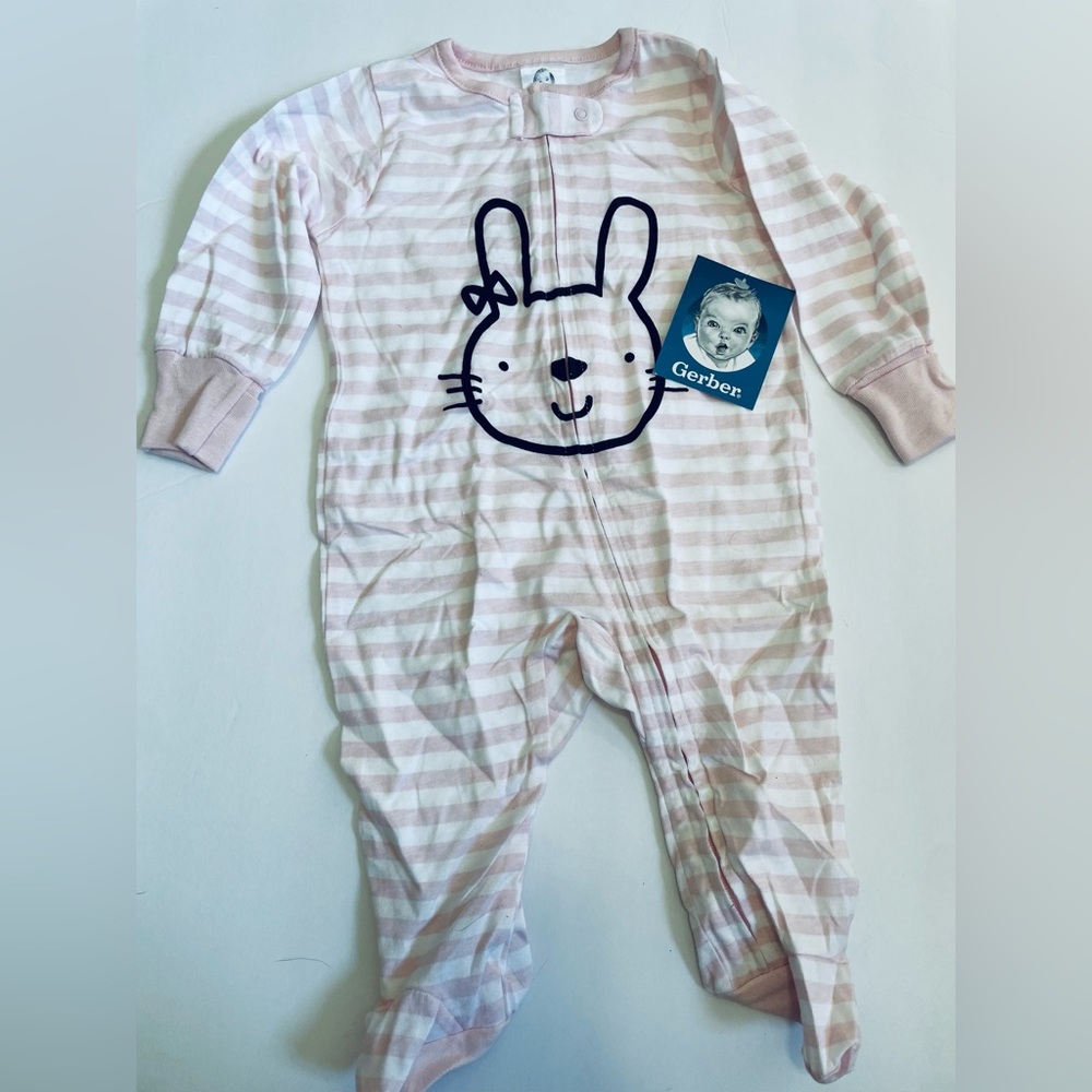 New Gerber Baby Girl Bunny one piece bodysuit onesie sleeper 0-3months